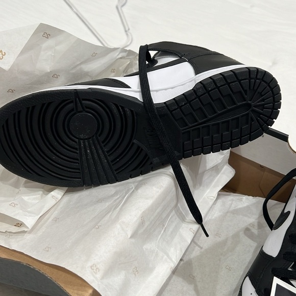 AIR JORDAN 1 retro mid ‘Tuxedo’ - Picture 10 of 15